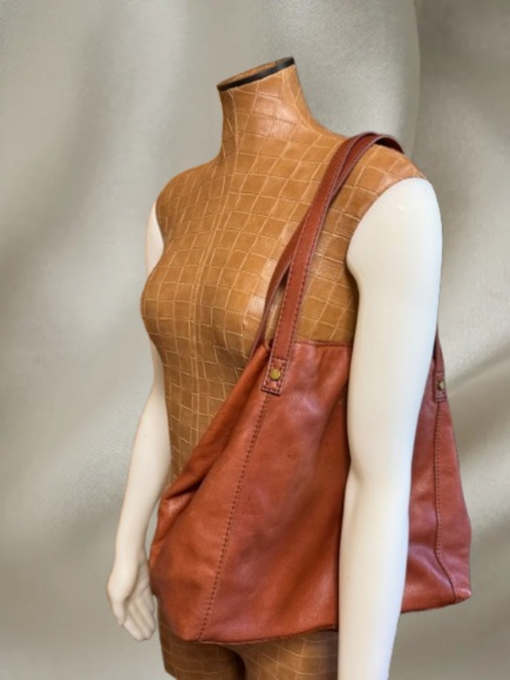 Everyday Leather Shoulder Bag in Rust